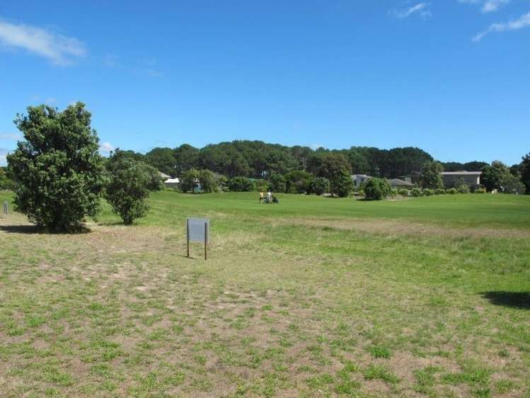 133 The Fairway Matarangi_6