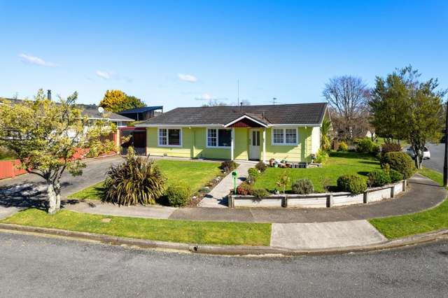 Charming Family home in Sought-After Totara Park!