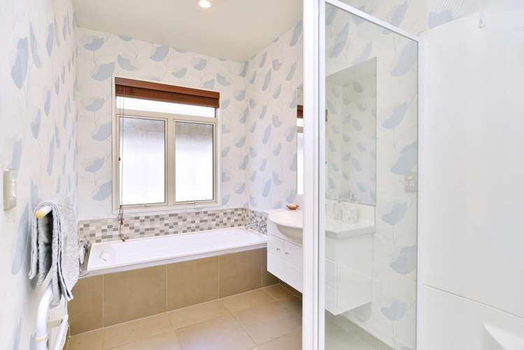 2 Henley Green Northwood_17