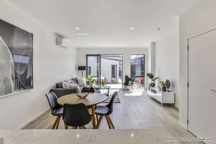 25E Henry Taylor Rise Milldale_7