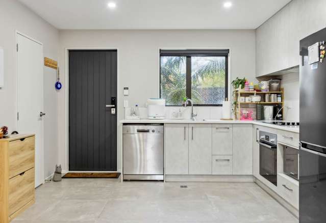 7/30 West Coast Road Glen Eden_2