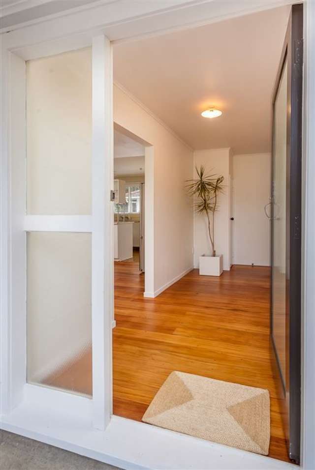 15 The Grove Titirangi_1