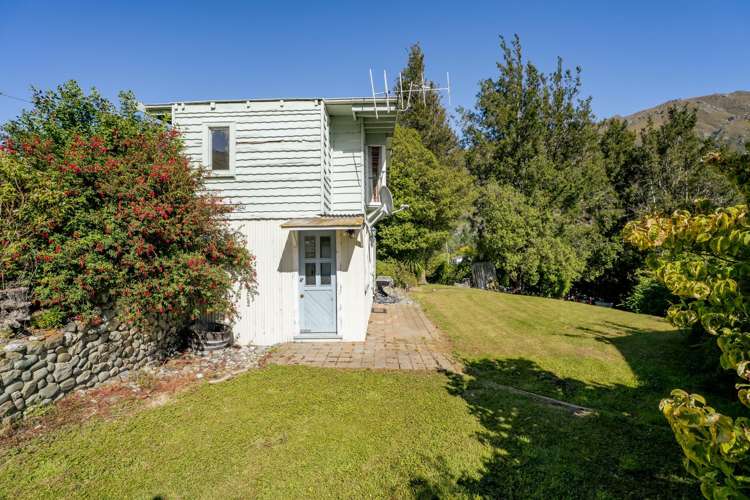 68 Wesney Terrace Kingston_12
