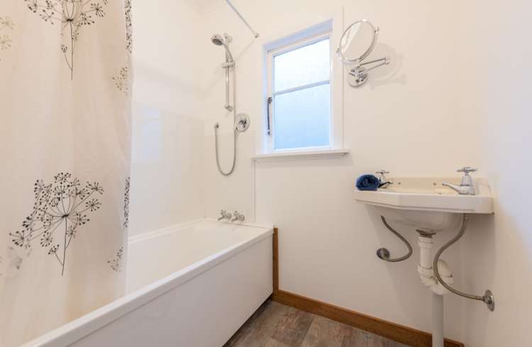 49 Murphy Street Toi Toi_5