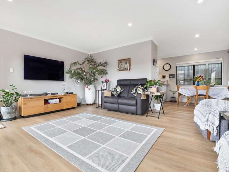 42 Bodi Place Te Atatu South_11