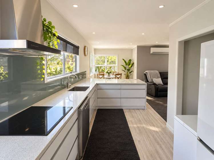 35 Cyclarama Crescent Massey_10