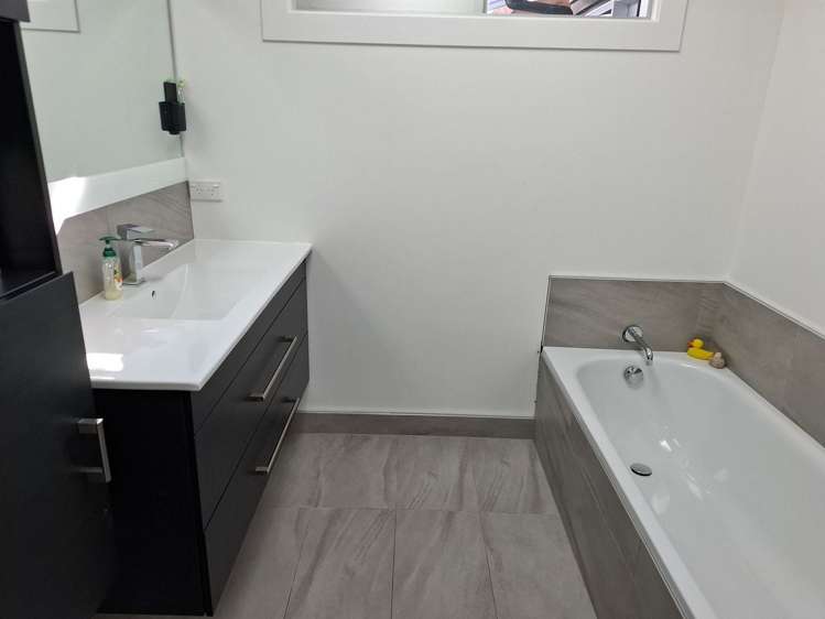 23 Puriri Crescent Lansdowne_2