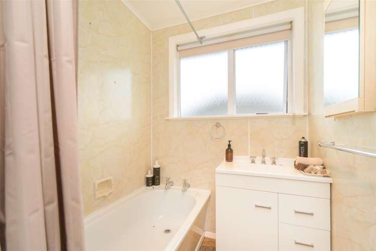 27 Holland Crescent Bulls_22