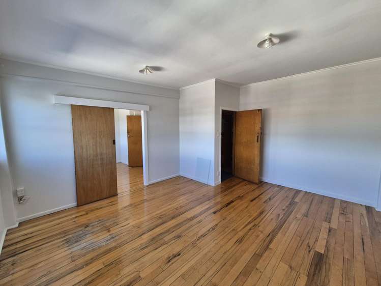 Level 1/208 West Coast Road Glen Eden_4