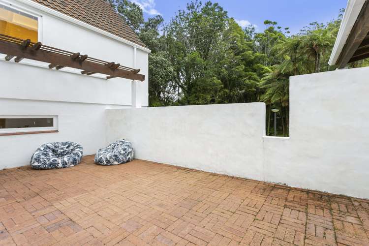 531 Scenic Drive Waiatarua_20