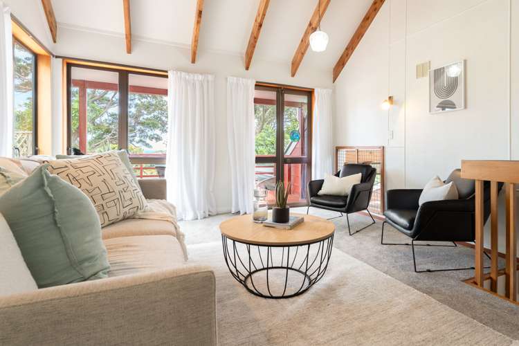 18 Roys Road Plimmerton_1