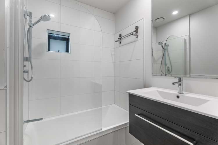 GD/23 Upper Queen Street Auckland Central_11