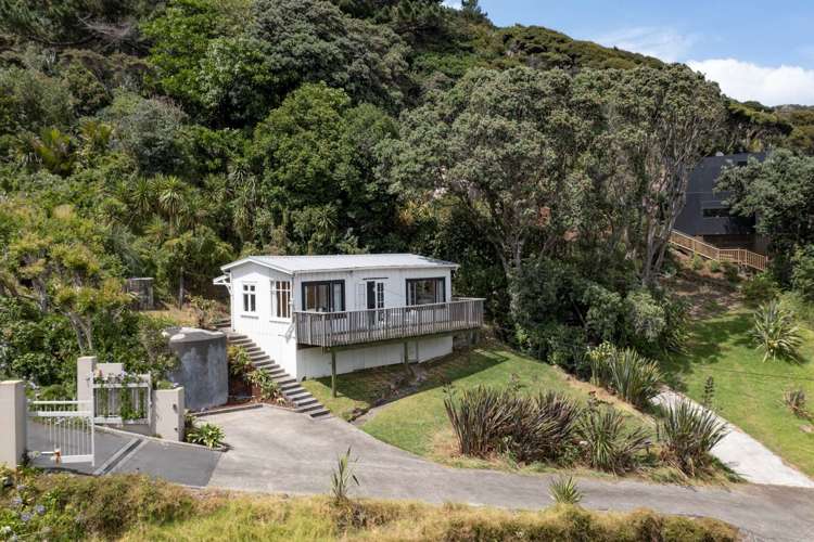 5 Glenesk Road Piha_14