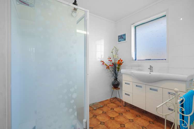 14 Leslie Place Deanwell_10