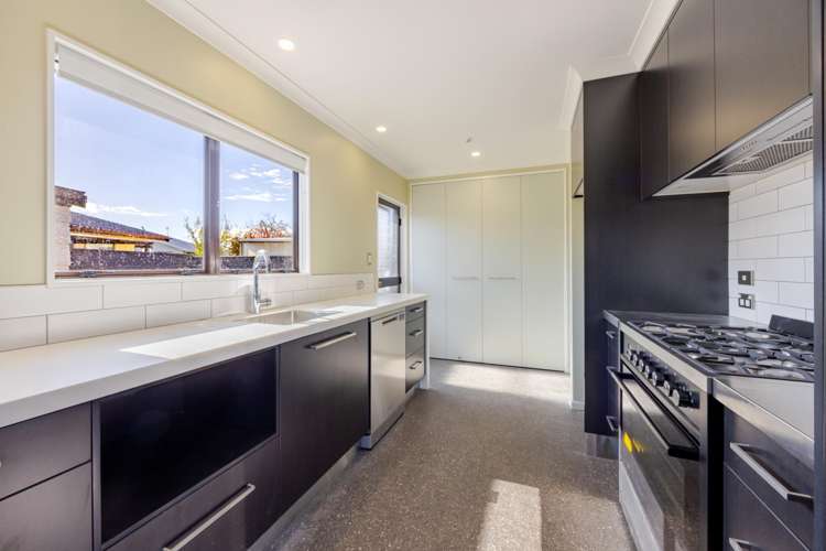 42 Atherfold Crescent Greenmeadows_3