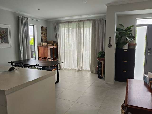 Modern 3BR Townhouse in Hobsonville