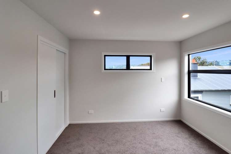 B/137 Whites Line East 1369_10