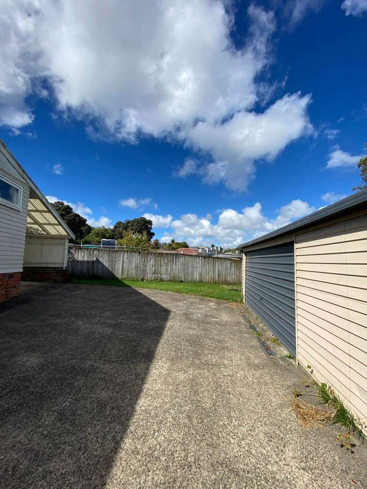 6 Haycock Avenue Mt Roskill_16