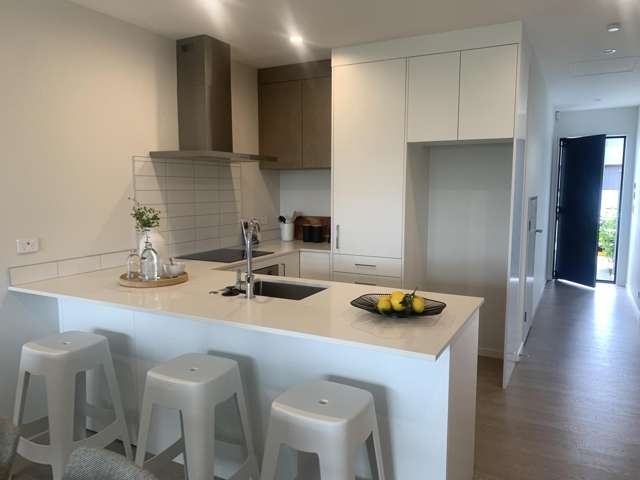 2/18 PARAONE CRESCENT "WAIATA SHORES" Takanini_4