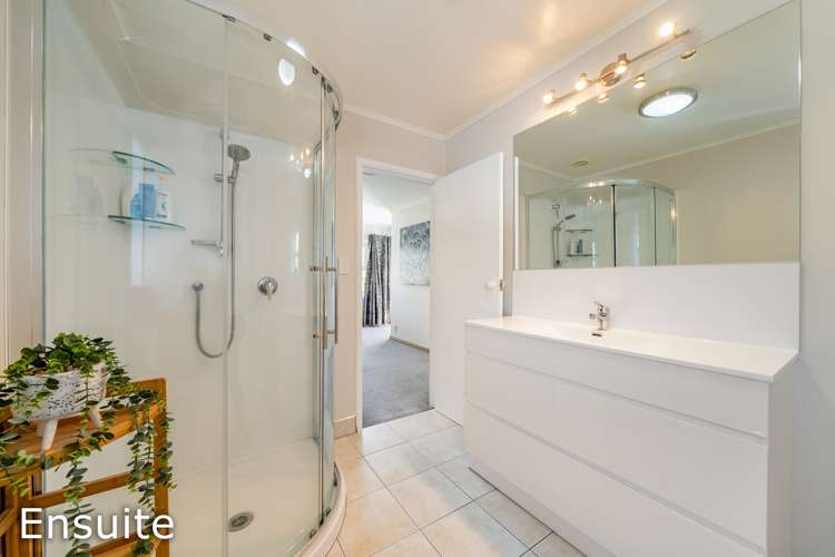 8 Saint Andrews Grove Boulcott_15