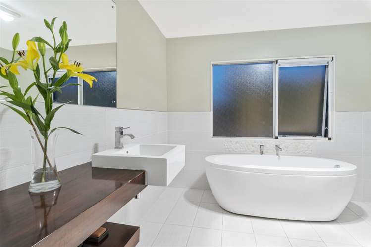 684a Beach Road Browns Bay_11