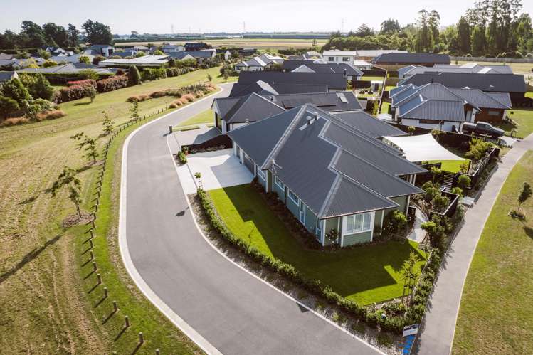 62 Carnaveron Drive Lincoln_26