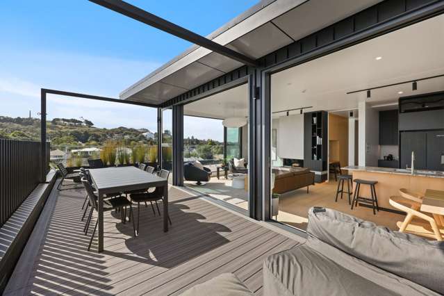 Penthouse Positioned Above The Tree Tops