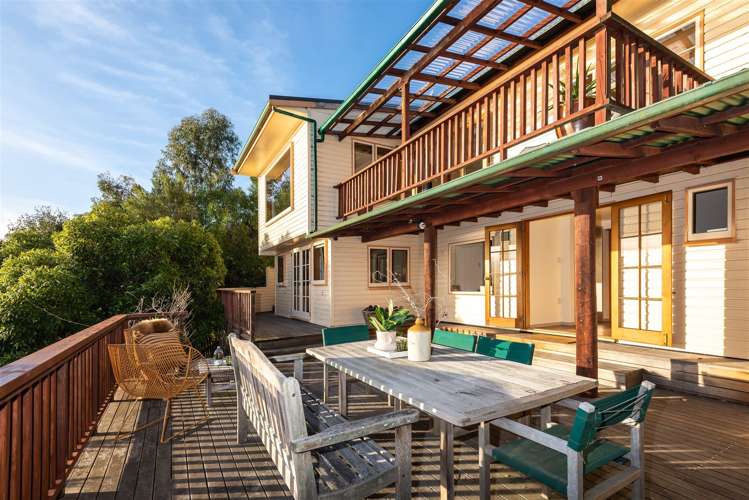 8 Ngaio Lane Charteris Bay_17