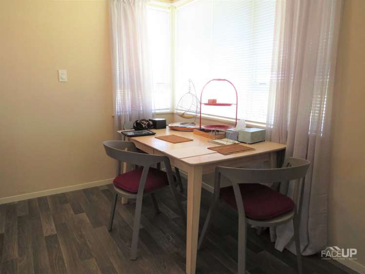 8 Miltonia Avenue Te Atatu South_5