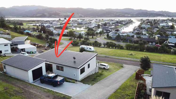 24 Panorama Parade Pauanui_16