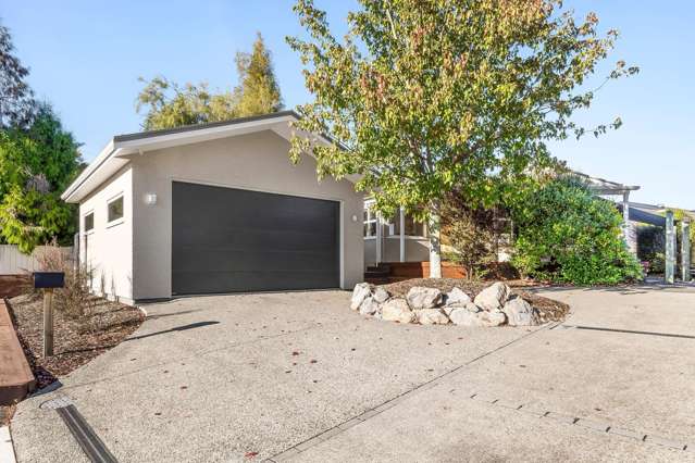 Immaculate, Sunny Family Home in the Zone