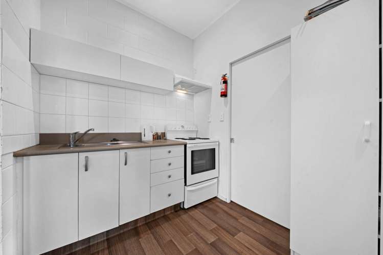 274 Royal Road Massey_24