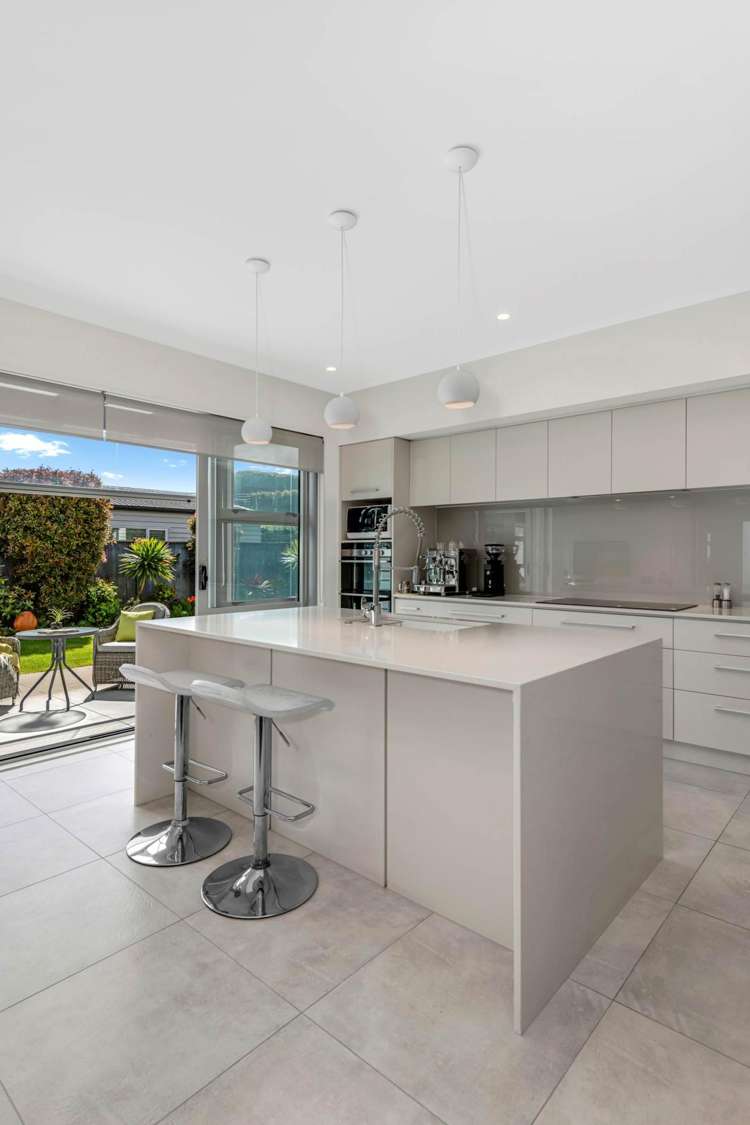 6 Lydiard Place Beachlands_25