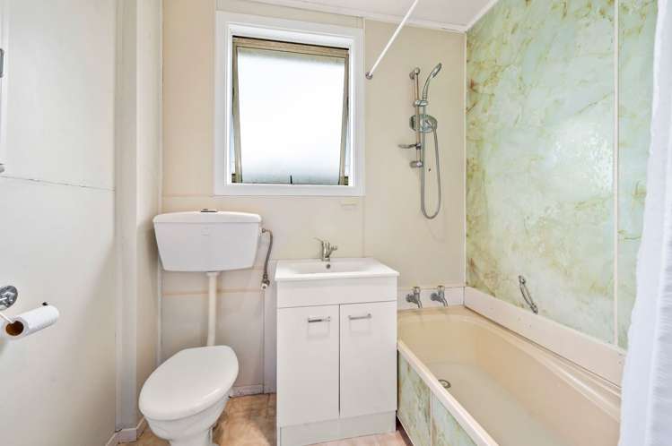 18 Runuku Grove Turangi_11