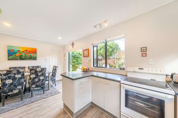 2/27 Korau Grove Stokes Valley_10