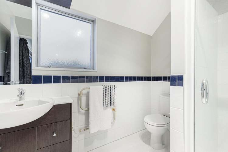 87 Travis Country Drive Burwood_11