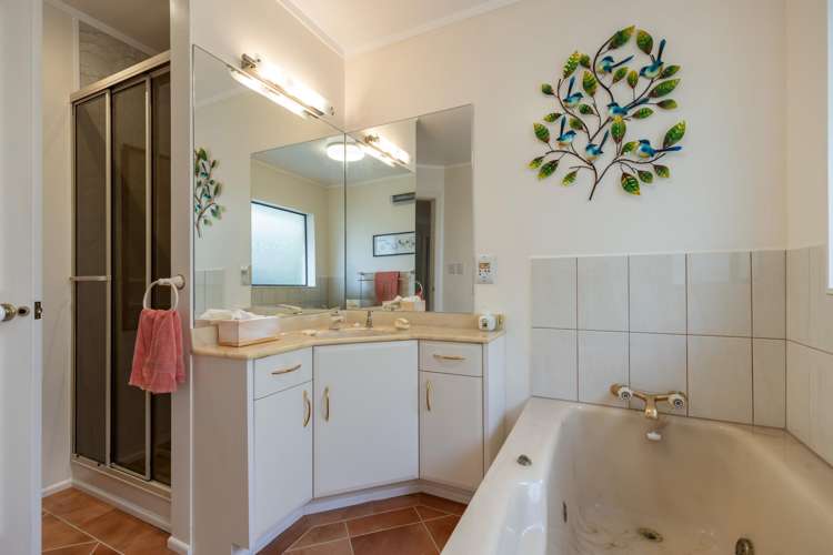 2 Lavinia Grove Waikanae Beach_16