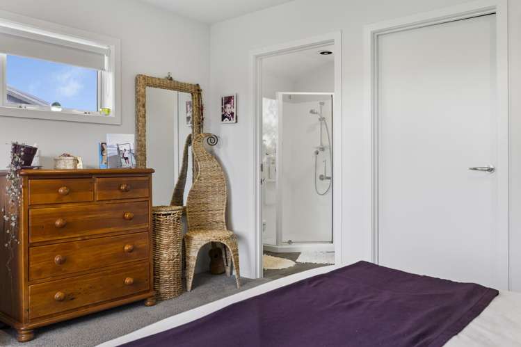 11 Maison Way Rangatira Park_13