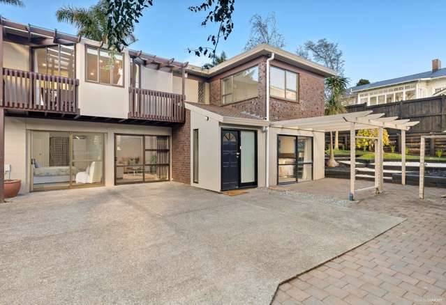 5 Bedrooms with 2 bathrooms - Freshly renovated