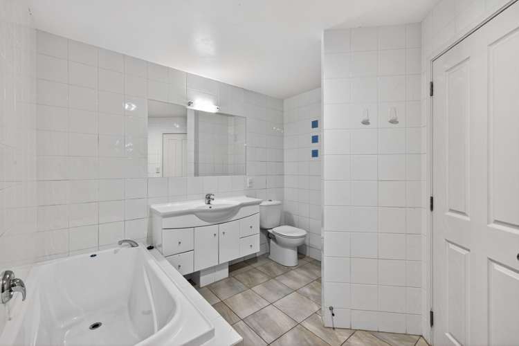 1A/45 Marine Parade Mt Maunganui_22