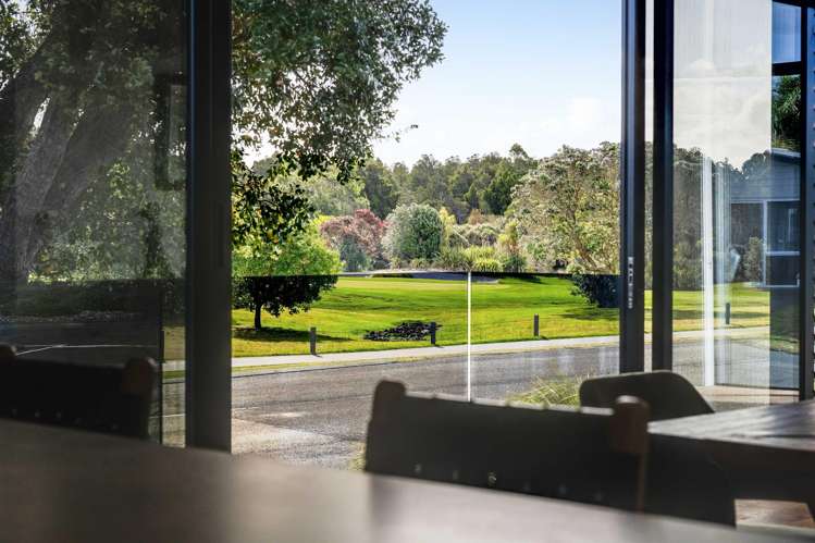 2 Pioneer Crescent Omaha_12