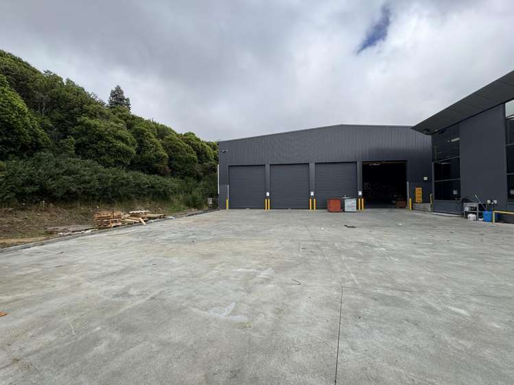 Part warehouse/18-26 Jamaica Drive_0