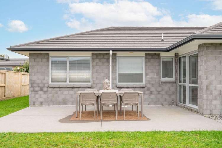 100 Puhirake Crescent Pyes Pa_25