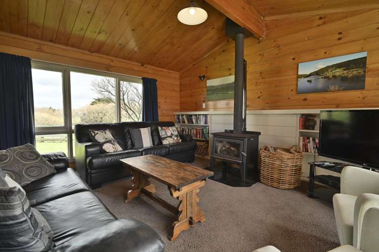 1550 Glenora Road Akitio_36