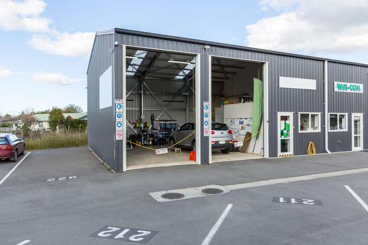 Unit 11/225 Ngaumutawa Road_0