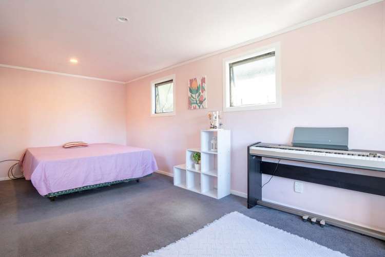 29 Colmar Road Mellons Bay_14