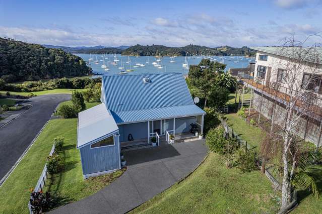 Coastal calm with timeless charm