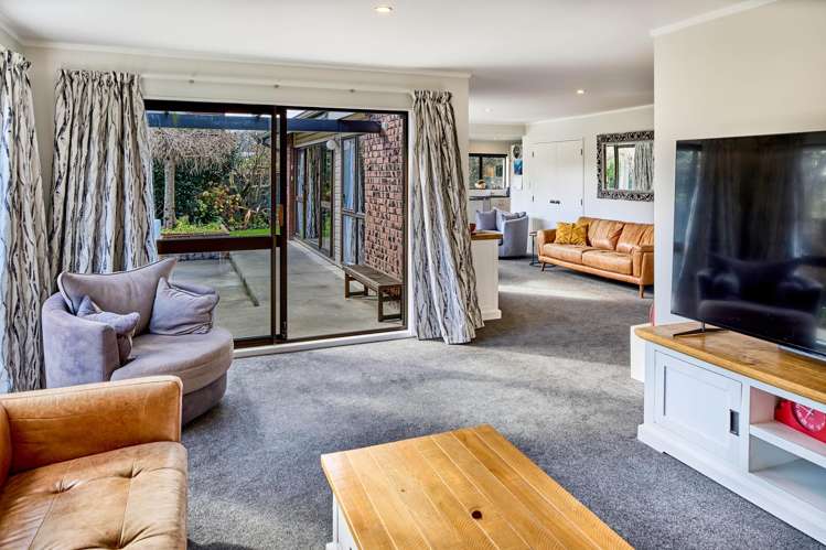 23 Mcenroe Grove Naenae_9