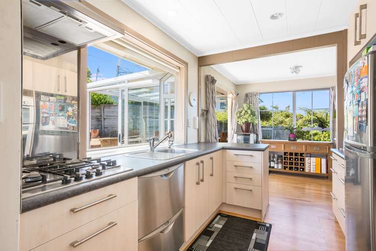 7 John Witton Drive Crofton Downs_13