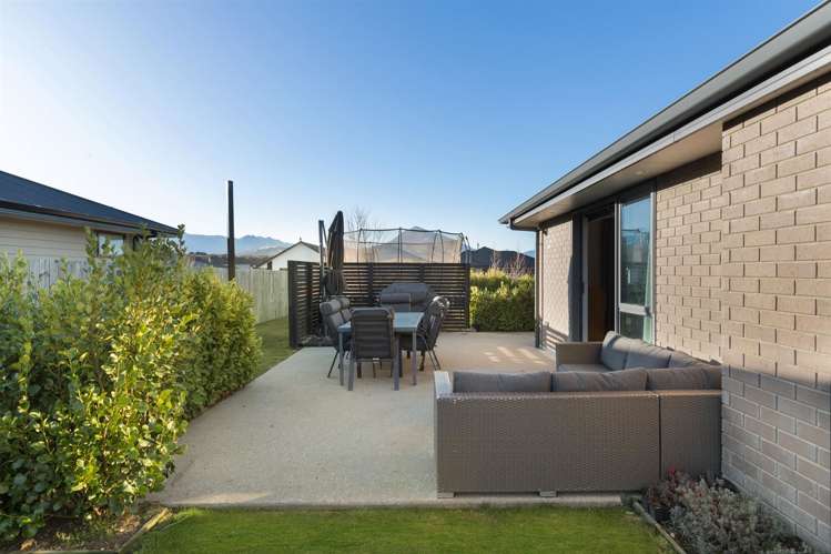 2 Kingfisher Crescent Albert Town_12